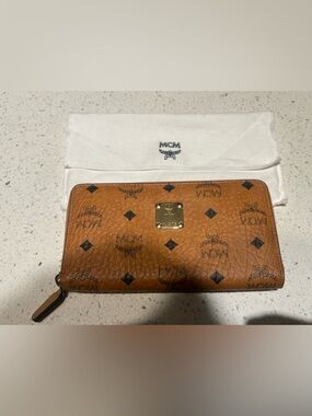 $530 MCM Cognac Tan Leather Zip Wallet with Gold Hardware zip around NEW